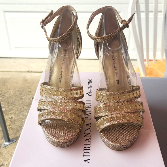 Women Gold Shoes - Picture 2 of 4